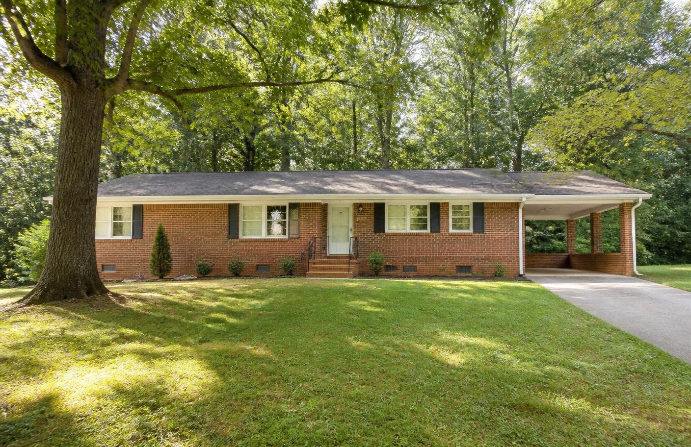 Brick ranch-style home in Fayetteville, North Carolina with low crawl space foundation