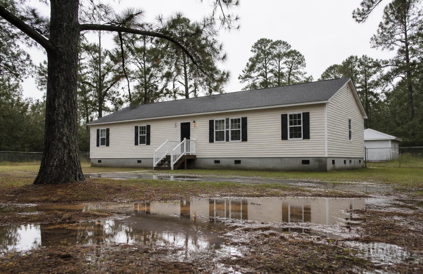 Single-story Jacksonville, North Carolina home with block foundation and crawl space vents